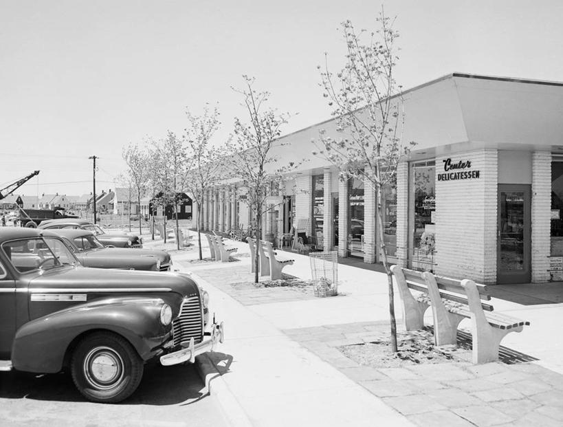 无人,商店,横图,黑白,室外,白天,建筑,街道,汽车,美国,一排,整齐,长椅,城镇,人行道,树,排列,停车,摄影,简单,队列