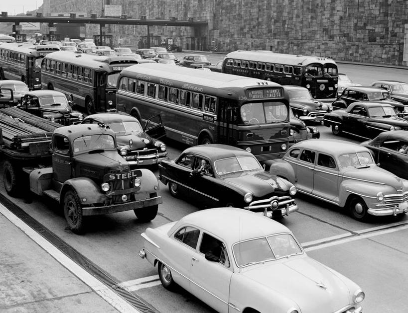 无人,横图,俯视,黑白,室外,白天,旅途,汽车,纽约,美国,一排,丰富,整齐,巴士,排列,运输,摄影,队列,林肯隧道,高角度拍摄,交通堵塞