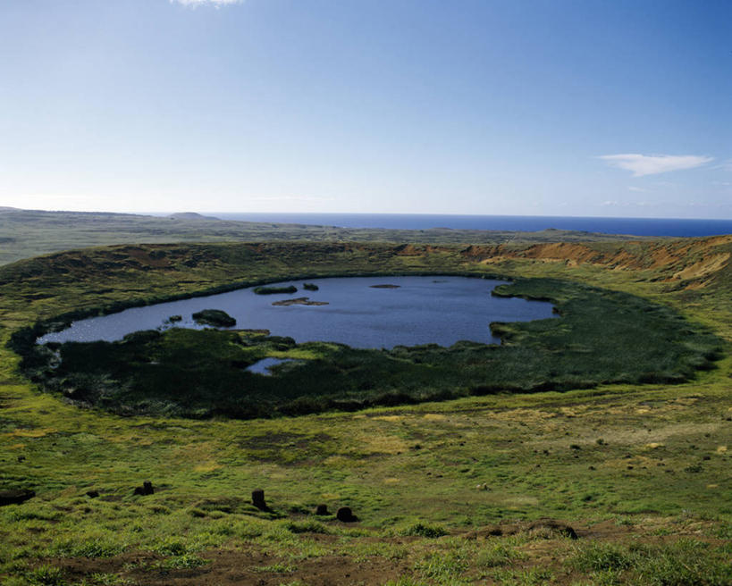 无人,公园,横图,室外,白天,海洋,湖,火山,复活节岛,智利,岛,地形,火山口,水平线,草,风景,南美,摄影,宁静,南美洲,国家公园,拉丁美洲,美洲,波利尼西亚,万里无云,亚美利加洲,南亚美利加洲,复活岛,智利共和国,拉帕.努伊国家公园,拉帕努伊国家公园,波利尼西亚群岛,活火山,彩图,赫布亚岛,拉帕努伊岛,帕赛兰,伊斯特岛