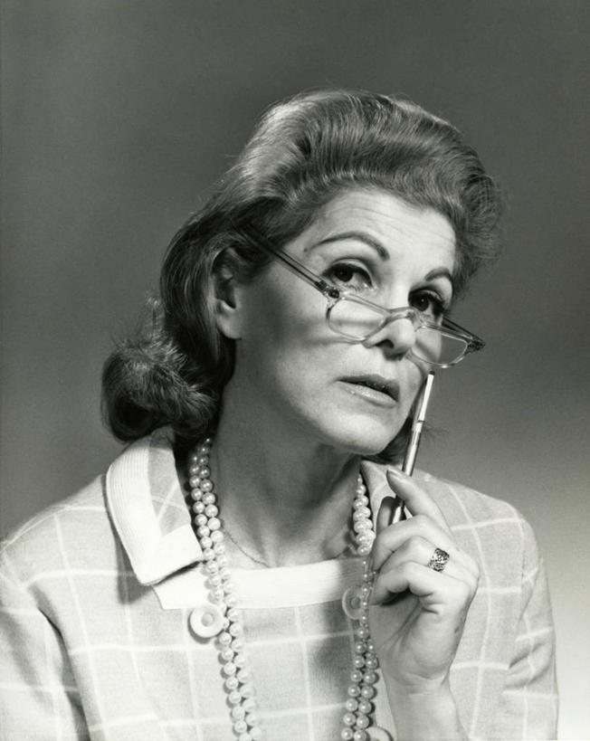 成年人,脸,头,脸颊,一个人,商务人士,秘书,商务女性,竖图,黑白,特写,商务,智慧,信心,项链,美国,仅一个女性,灰色背景,套装,正装,眼镜,古典,拿着,肩膀,水笔,灰色,摄影,肖像,商务装,工薪阶层,接待员,头部,脸部,脸蛋,面部,白领,上班族,影棚拍摄