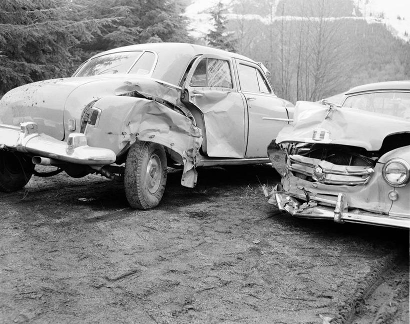 无人,横图,黑白,室外,特写,白天,汽车,美国,破坏,两个,运输,摄影,部分,碰撞,不幸,毁坏,交通事故,危险