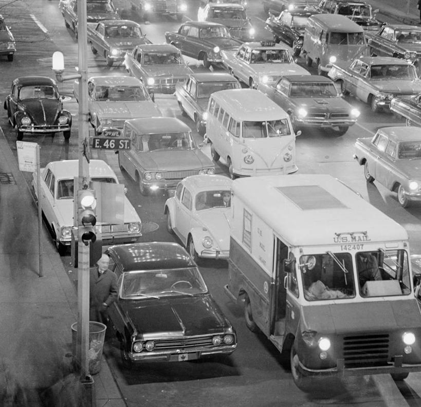 横图,方图,俯视,黑白,室外,夜晚,城市,道路,街道,路,公路,汽车,纽约,美国,一排,整齐,交通,排列,运输,摄影,照亮,队列,纽约州,马路,高角度拍摄,旅行,交通堵塞