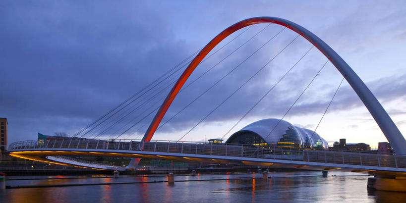 无人,横图,全景,室外,河流,日落,水,建筑,英国,欧洲,反射,云,桥,联系,英格兰,天空,黄昏,地标建筑,摄影,吊桥,英国文化,泰恩河,诺森伯兰郡,彩图