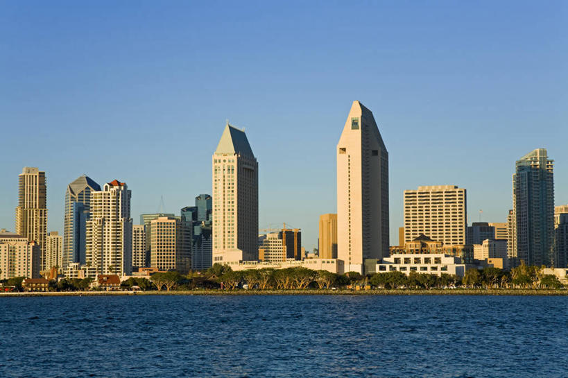 无人,码头,横图,室外,白天,海洋,水,天际线,城市,港口,建筑,摩天大楼,美国,塔,海湾,摄影,加利福尼亚,万里无云,科罗纳多岛,圣地牙哥市,圣迭戈县,彩图,摆渡口,埠头,渡口,渡头,港湾,海港,货运码头,口岸,商港