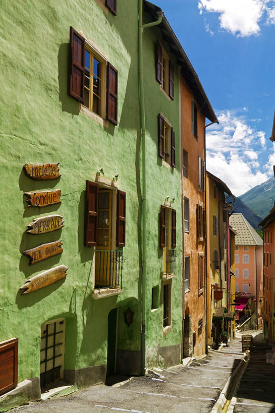 无人,竖图,室外,白天,窗户,城市,建筑,街道,日光,法国,欧洲,阴影,墙,云,城镇,天空,地标建筑,摄影,普罗旺斯,地中海文化,法国文化,上阿尔卑斯省,彩图,联合国教科文组织