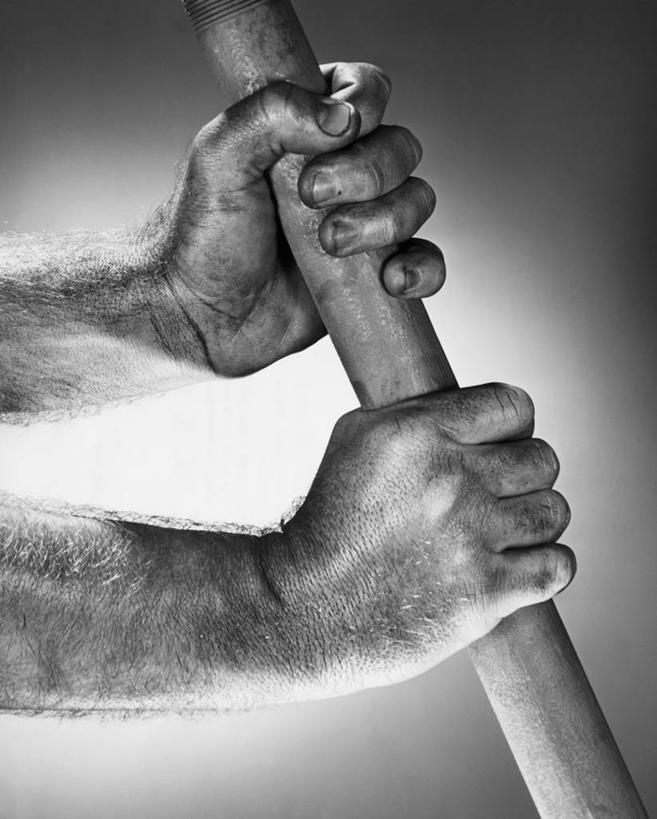 手,一个人,竖图,黑白,室内,特写,手指,力量,握紧,人体,摄影,聚光灯,部分,男性