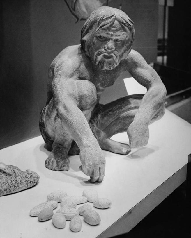 东方人,无人,蹲,竖图,黑白,室内,雕塑,亚洲,艺术,计算,标志,雕像,符号,古典,黄种人,历史,标识,摄影,性别符号,进展,想法,美术工艺,亚洲人,男性符号,穴居人,过去