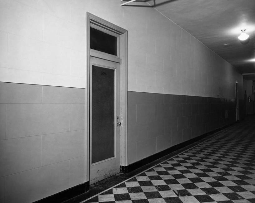 无人,横图,黑白,室内,门,天花板,关闭,墙,走廊,摄影,电灯,砖地,怪异,照亮,封闭