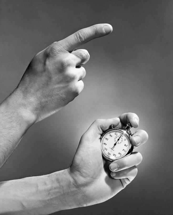 成年人,手,一个人,竖图,黑白,室内,特写,运动,仅一个男性,时间,设备,秒表,物品,手指,人体,摄影,迅速,部分,定时器,准确,体育器械,想法,男人