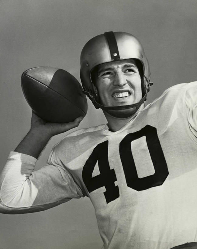 西方人,成年人,一个人,运动员,竖图,室外,特写,白天,运动服,成功,运动,竞争,橄榄球,欧洲,欧洲人,仅一个男性,仅一个人,服装,数字,竞技运动,古典,仅一个年轻男性,衣服,摄影,服饰,保护,准确,衣着,穿着,决心,努力,橄榄球运动员,挑战,美国文化,橄榄球头盔,衣饰,美式足球,男人,男性,年轻男性,白种人,美国人,年轻人,扔,半身,彩图,运动装