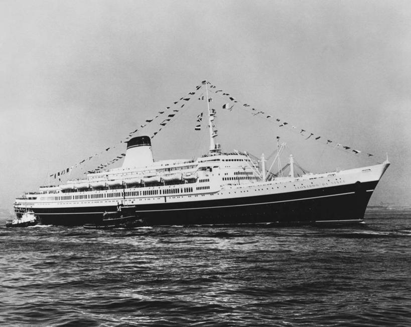 无人,音乐家,画家,横图,黑白,室外,白天,度假,旅途,海洋,水,船,波纹,反射,天空,邮轮,运输,摄影,哲学家,发明家,达.芬奇,达芬奇,列奥纳多.达.芬奇,地理学家,建筑工程师,军事工程师,生物学家,医学家,寓言家,雕塑家,旅行