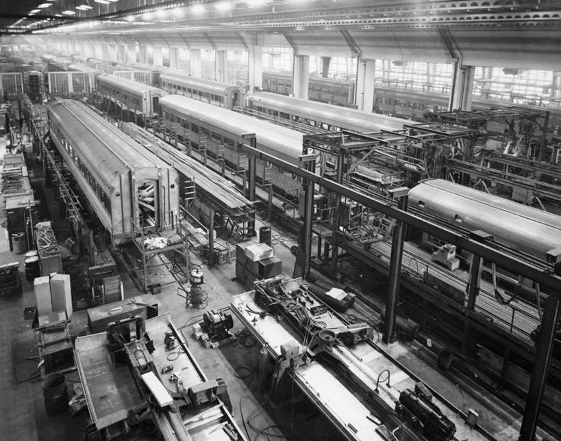 无人,工厂,横图,俯视,黑白,室内,生产线,汽车,柱子,车厢,车,交通工具,工业,运输,摄影,载具,高角度拍摄