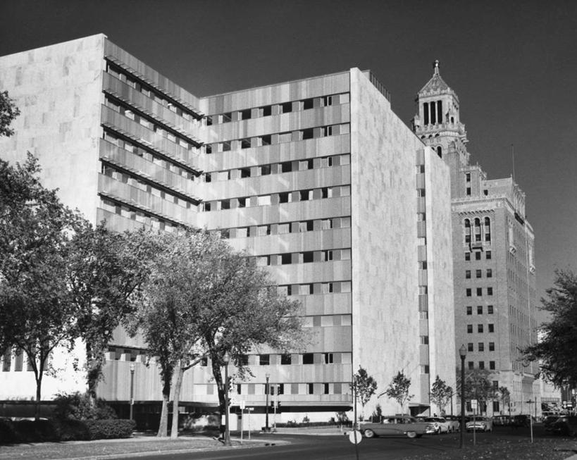 无人,医院,横图,黑白,室外,白天,城市,建筑,路,美国,树,天空,摄影,北美,明尼苏达