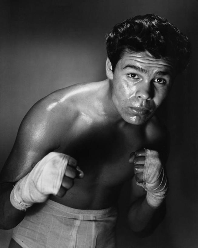 西方人,成年人,一个人,站,竖图,黑白,室内,运动,信心,竞争,拳击,欧洲,欧洲人,仅一个男性,仅一个人,竞技运动,仅一个年轻男性,摄影,胶带,肖像,男人,男性,年轻男性,白种人,美国人,年轻人,半身