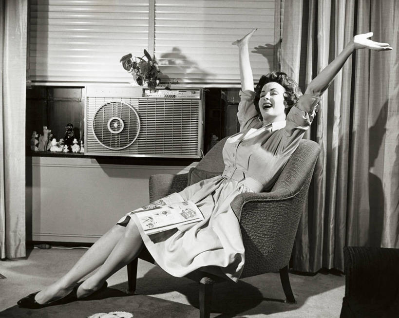 西方人,成年人,眼睛,头发,一个人,坐,举,微笑,横图,室内,幸福,植物,风,窗户,窗帘,地板,杂志,欧洲,欧洲人,瞳孔,仅一个年轻女性,仅一个女性,仅一个人,关闭,伸展,阴影,休闲装,空调,花,托,休息,百叶帘,放松,人体,眼部,摄影,生活方式,起居室,扶手椅,封闭,香波,无忧无虑,年轻女性,女人,女性,白种人,年轻人,手臂,眼,闭着眼睛,举起,举手,举着,向上举,向上伸,向上托,彩图