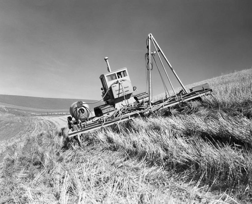 无人,横图,黑白,室外,白天,农业,农作物,小麦,机器,山,美国,肥料,地平线,田地,辽阔,谷类,地面,天空,广阔,机械,摄影,生长,一望无际,北美,延伸,农具,华盛顿州,天地相交,耕具,无边无际,一马平川,农业机械