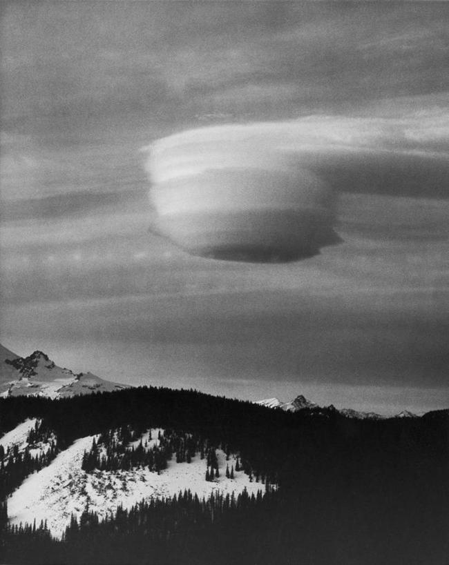 无人,公园,竖图,黑白,室外,白天,旅游,度假,美景,山,山脉,多云,华盛顿,美国,景观,山顶,云,天气,宏伟,娱乐,风景,天空,自然,享受,休闲,景色,放松,摄影,怪异,北美,北美洲,国家公园,自然风光,美洲,华盛顿州,雷尼尔山国家公园,瑞尼尔山国家公园,常绿之州,常青州,北亚美利加洲,亚美利加洲,高积云,荚状云,皮尔斯县