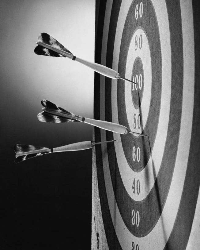无人,竖图,黑白,室内,特写,成功,运动,数字,飞镖,四个,靶子,摄影,靶心,准确,技能,想法,镖