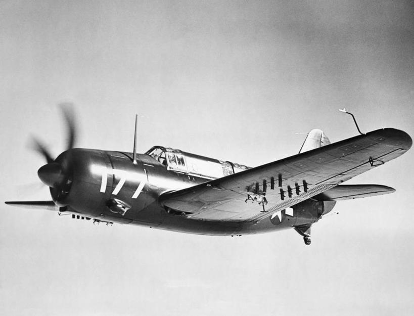 无人,横图,黑白,室外,白天,仰视,风,飞机,军事,螺旋桨,飞,运输,角度,摄影,飞行器,军用机,低角度拍摄