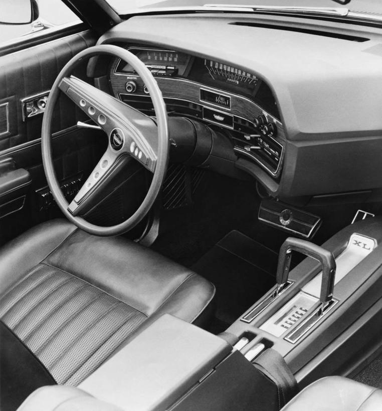 无人,竖图,黑白,室内,室外,特写,汽车,陆地,古典,车,交通工具,运输,摄影,古董,停止,载具,老爷车,暂停,驾车,车座,停滞,儿童安全座椅