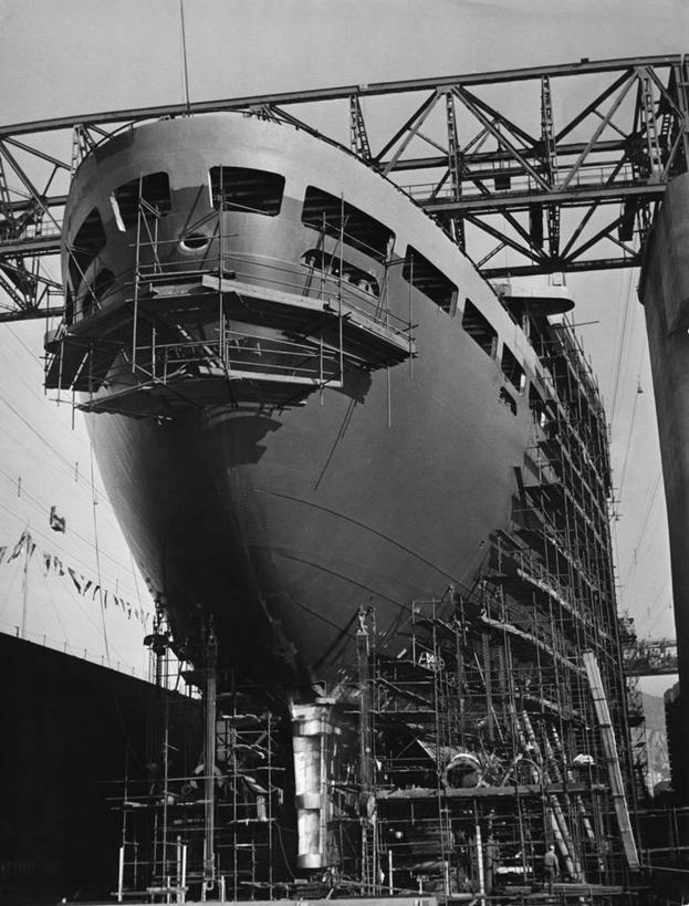 无人,竖图,黑白,室外,白天,仰视,船,意大利,欧洲,古典,运输,摄影,地中海文化,客船,造船厂,低角度拍摄