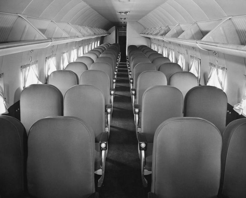 无人,横图,黑白,室内,室外,白天,飞机,椅子,一排,整齐,扶手,交通,航空,排列,交通工具,机舱,运输,摄影,飞行器,客机,队列,载具,车座,旅行,商务机
