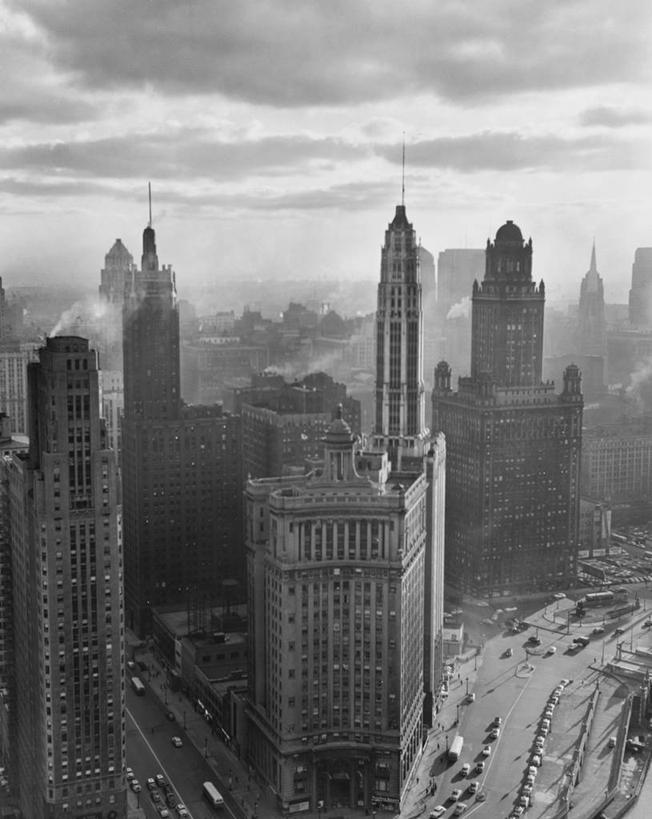 无人,竖图,俯视,黑白,室外,白天,度假,美景,城市风光,城市,道路,建筑,街道,路,摩天大楼,公路,汽车,美国,阴影,景观,云,尖顶,交通,娱乐,车,天空,交通工具,享受,休闲,景色,放松,运输,摄影,北美,载具,伊利诺斯州,芝加哥市,马路,高角度拍摄,库克县