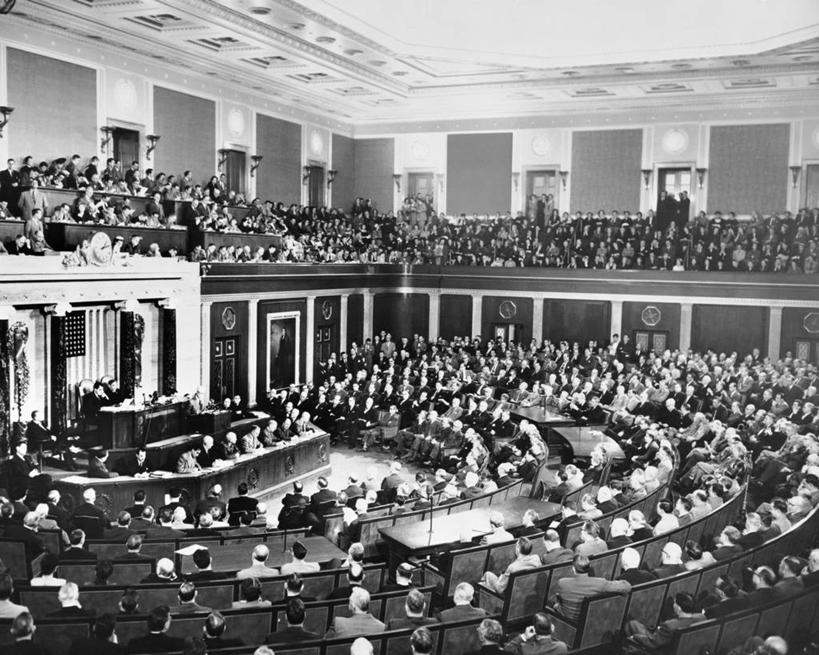 横图,黑白,室内,天花板,椅子,美国,朦胧,模糊,首都,古典,听,讲台,演讲,美国国旗,摄影,权威,领导,总统,政府,指挥台,政治,群众,美国文化,华盛顿特区,美国总统,众议院,参议员,政治人物,把握,名声,立法,艾森豪威尔总统,参议院,国会,掌控