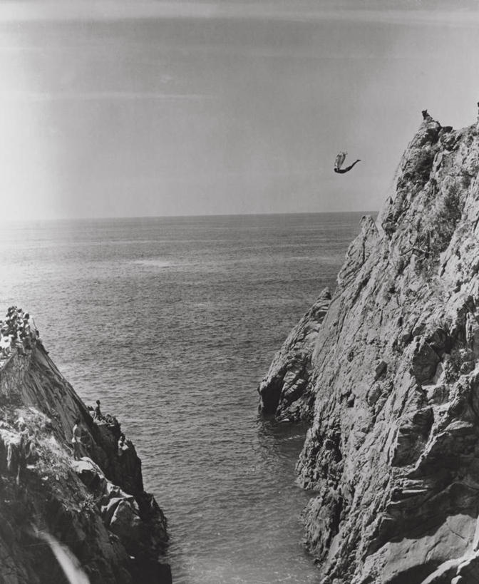 跳水,西方人,成年人,一个人,竖图,室外,白天,旅游,度假,风险,海洋,美景,水,墨西哥,欧洲,美国,欧洲人,仅一个男性,朦胧,模糊,地平线,景观,水平线,悬崖,半空,北,娱乐,极限运动,天空,自然,享受,休闲,景色,放松,摄影,活动,北美,拉丁美洲,自然风光,特技,阿卡普尔科,格雷罗,冒险,危险,男人,白种人,美国人,岩石,休闲活动,彩图,旅行