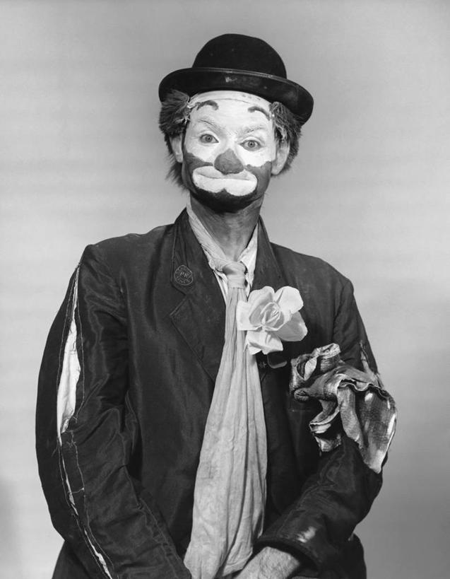 成年人,一个人,小丑,马戏团,竖图,黑白,室内,快乐,幸福,帽子,仅一个男性,朦胧,模糊,彩妆,人体,摄影,幽默,肖像,小丑鼻,男人,半身,装扮,性格