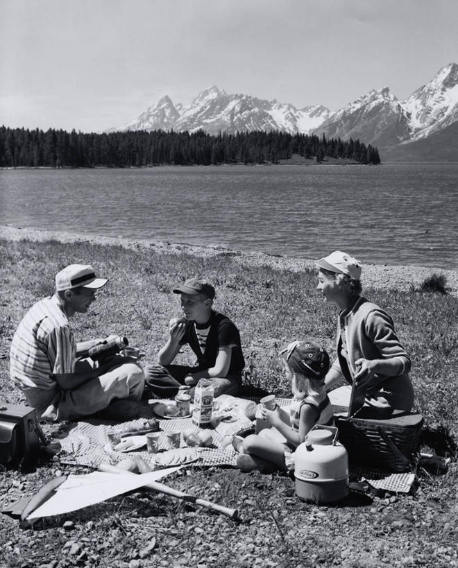 四个人,家庭,父母,竖图,室外,白天,度假,摄影,男性,女性,彩图