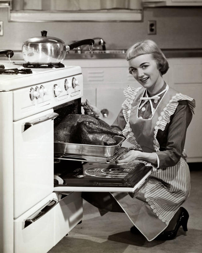 西方人,成年人,头发,一个人,家庭,竖图,室内,烧烤,厨房,欧洲,圣诞节,欧洲人,仅一个年轻女性,仅一个女性,仅一个人,节日,烤炉,围裙,食品,烤架,烤肉,饮食,温暖,温馨,一家人,金色,铁架,摄影,和睦,膳食,感恩节,年轻女性,女人,女性,白种人,年轻人,烹调,彩图,融洽