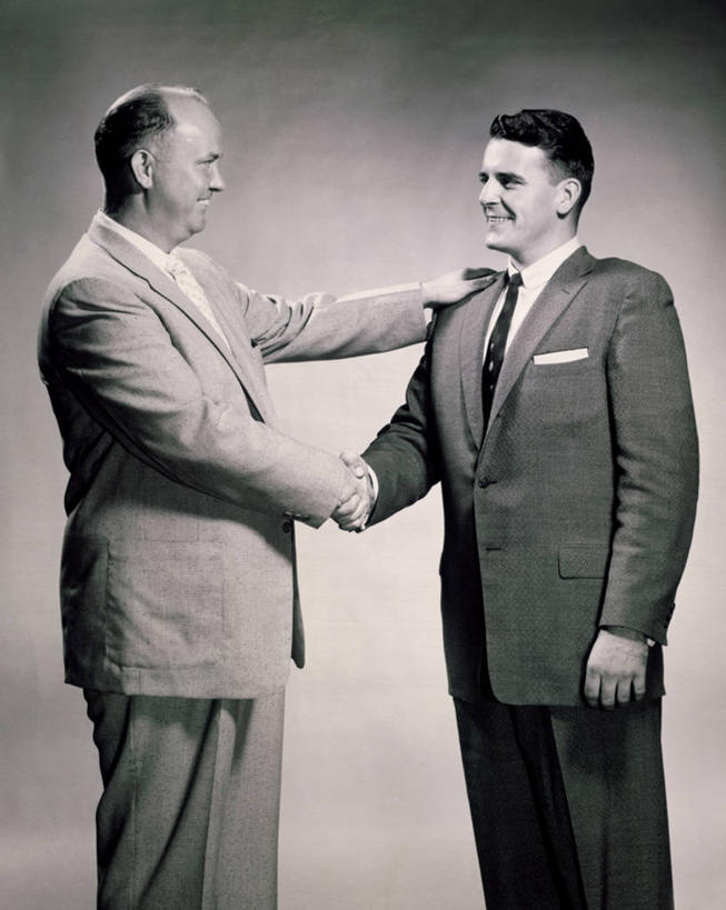 西方人,成年人,两个人,商务人士,商务男性,握手,竖图,室内,衬衫,商务,骄傲,信心,欧洲,欧洲人,套装,摄影,成就,祝贺,商务装,工薪阶层,忠告,男人,白种人,白领,上班族,彩图,衬衣