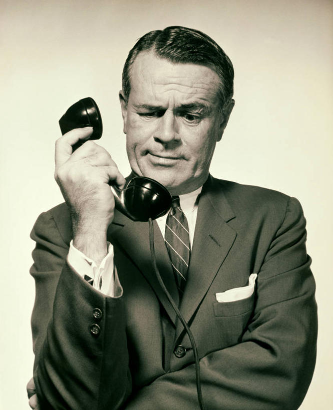 西方人,成年人,一个人,商务人士,商务男性,打电话,竖图,室内,衬衫,商务,通讯,欧洲,欧洲人,仅一个男性,套装,皱眉头,摄影,悲伤,年龄,伤心,难过,企业,公司,商务装,工薪阶层,悲哀,哀痛,悲戚,悲痛,迷惑,男人,白种人,白领,上班族,电话机,彩图,衬衣,好奇心