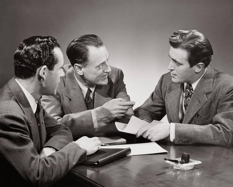 西方人,成年人,老年人,三个人,人群,商务人士,商务男性,横图,室内,衬衫,商务,讨论,欧洲,欧洲人,套装,会议,摄影,商务装,合伙,工薪阶层,老年男性,男人,白种人,白领,上班族,彩图,衬衣