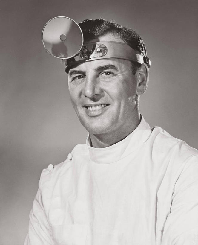 西方人,成年人,老年人,一个人,医生,竖图,室内,欧洲,欧洲人,仅一个男性,仅一个人,仅一个中年男性,职业,工业,摄影,尊敬,男人,男性,中年男性,白种人,彩图