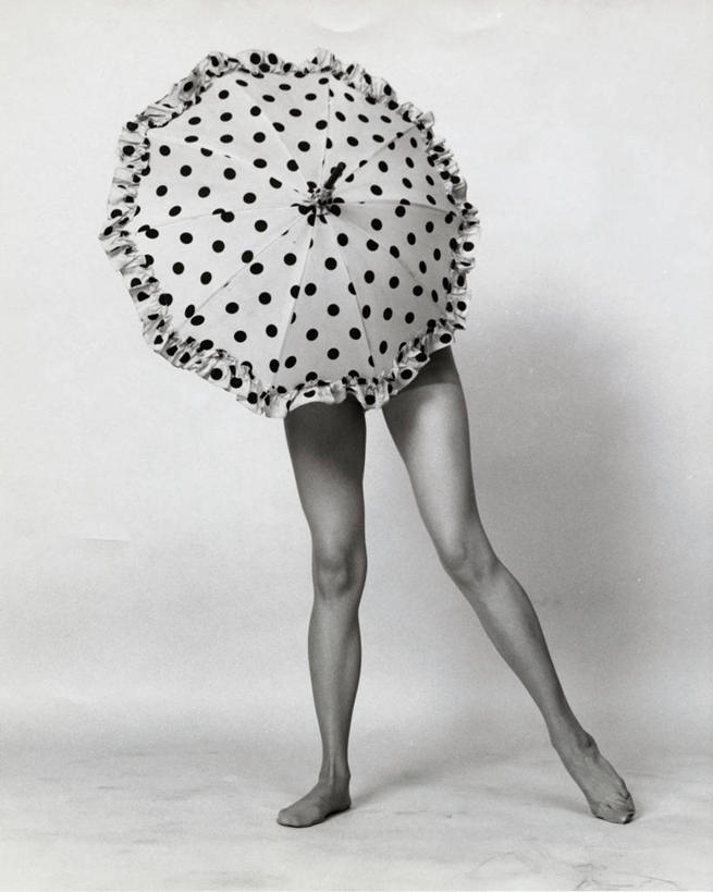 西方人,成年人,腿,一个人,竖图,室内,性感,欧洲,欧洲人,仅一个女性,朦胧,模糊,伞,圆点,人体,摄影,多样,女人,白种人,彩图