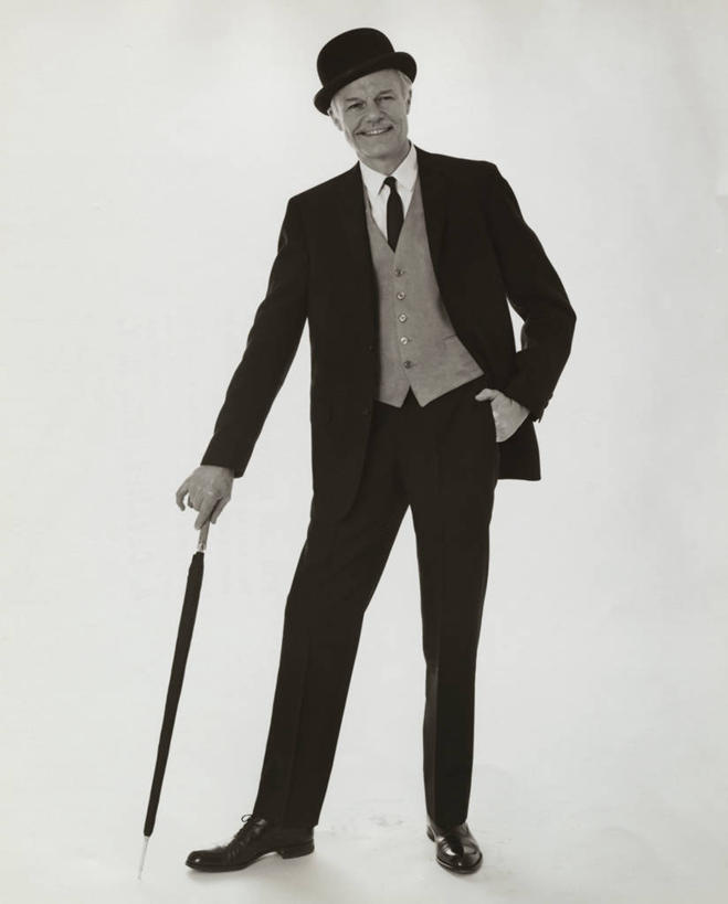 西方人,成年人,老年人,一个人,微笑,竖图,室内,时尚,帽子,欧洲,欧洲人,仅一个男性,仅一个人,伞,拿着,仅一个老年男性,摄影,退休,老年男性,男人,男性,白种人,彩图