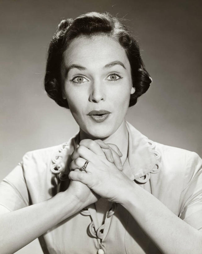 西方人,成年人,手,一个人,微笑,竖图,室内,快乐,欣喜若狂,欧洲,欧洲人,仅一个年轻女性,仅一个女性,仅一个人,休闲装,思考,人体,摄影,惊奇,年轻女性,女人,女性,白种人,年轻人,彩图