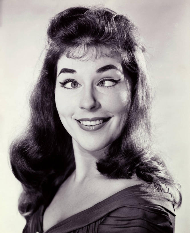 西方人,成年人,一个人,竖图,室内,欧洲,欧洲人,仅一个年轻女性,仅一个女性,仅一个人,摄影,幽默,肖像,对眼,年轻女性,女人,女性,白种人,年轻人,彩图