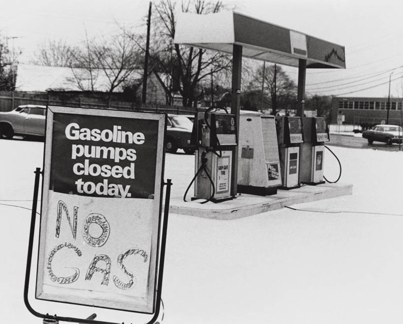 无人,横图,黑白,室外,白天,雪,汽车,文字,冬天,季节,摄影,加油站,能源,英文字母,石油工业,问题,加油机,结束,大写字母