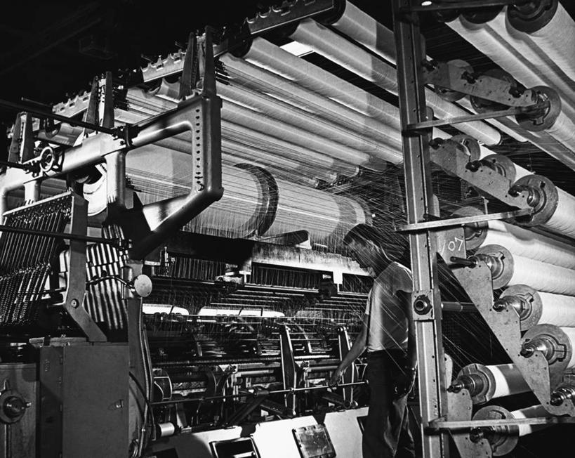 一个人,工厂,横图,黑白,室内,纺织品,职业,卷起,工业,摄影,制造,纺织厂,技能,织机,男性,官位,官职,职位,纺织工业,工业机械