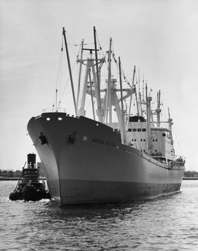 无人,竖图,黑白,室外,白天,旅途,海洋,水,船,美国,天空,运输,摄影,货船,帆樯,桅竿,纽约港,旅行,帆柱,拖轮