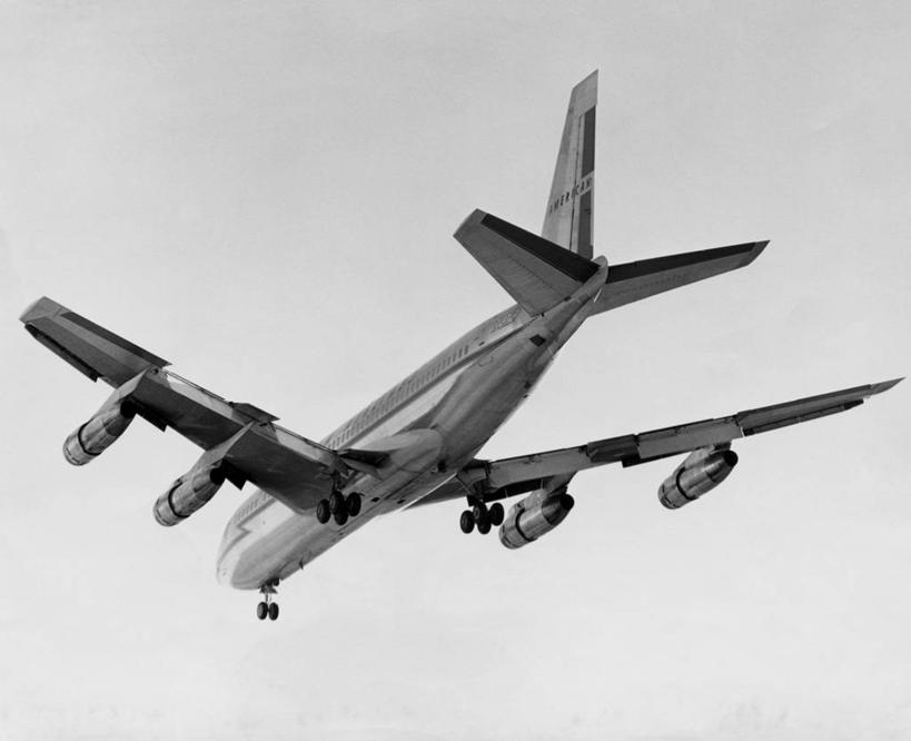 无人,横图,黑白,室外,白天,仰视,飞机,飞,天空,运输,摄影,飞行器,低角度拍摄,旅行