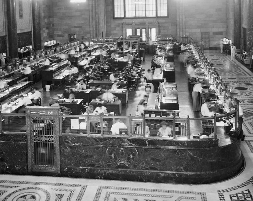 人群,商务人士,银行,办公室,坐,横图,俯视,黑白,室内,商务,朦胧,模糊,图像,顾客,收银员,职业,服务,金融,摄影,砖地,企业,公司,白领,高角度拍摄