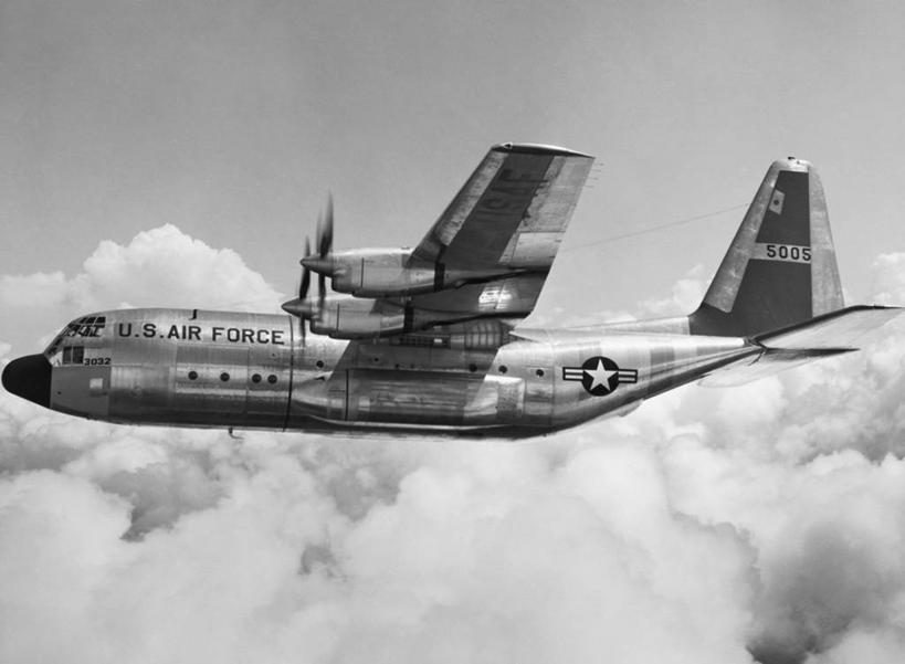 无人,横图,黑白,室外,白天,飞机,军事,云,飞,天空,运输,摄影,空军,飞行器,军用机,货机,美国空军,过去
