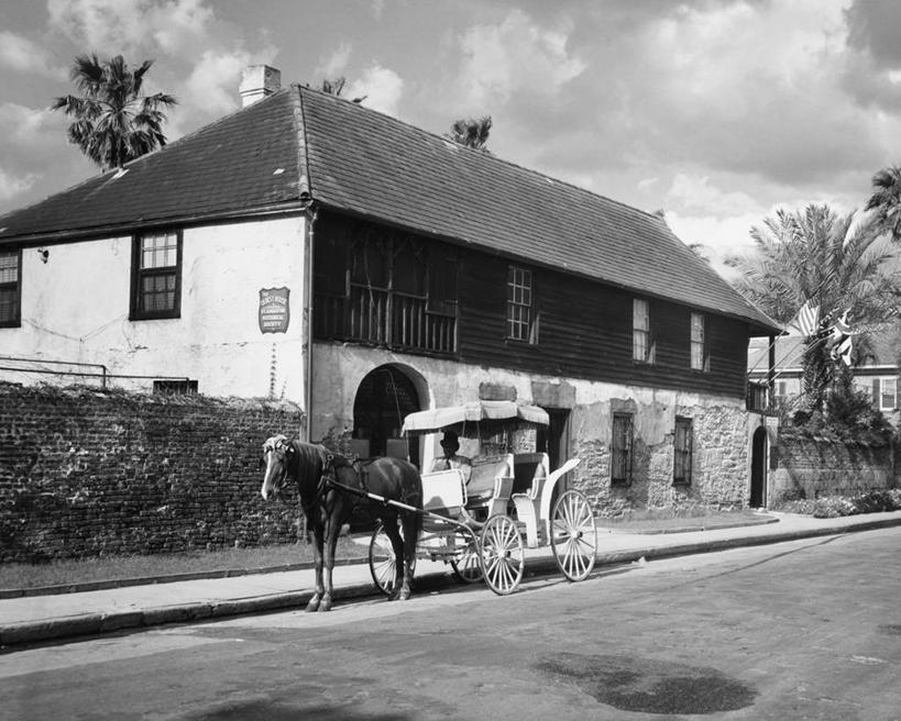 无人,横图,黑白,室外,白天,建筑,街道,路,棕榈树,马,美国,房屋,马车,天空,摄影,北美,住房,北美洲,美洲,佛罗里达,佛罗里达州,佛州,阳光州,北亚美利加洲,亚美利加洲,圣奥古斯丁,美利坚合众国