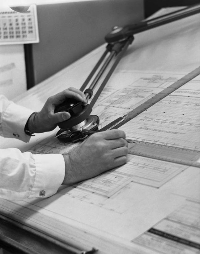 成年人,手,一个人,建筑师,竖图,黑白,室内,商务,建筑,仅一个男性,小的,画板,铅笔,手指,人体,摄影,测量工具,部分,量角器,准确,蓝图,计划书,技能,男人,设计