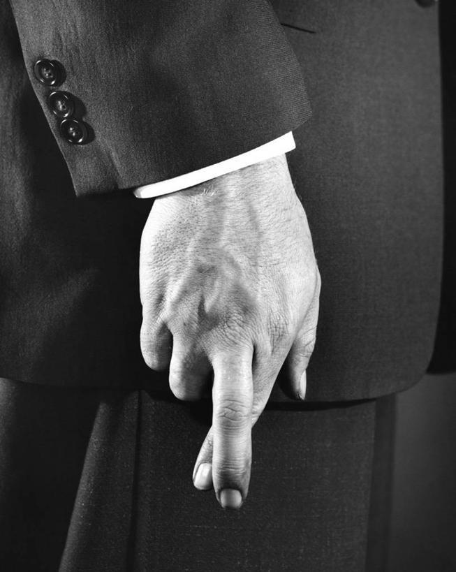 手,一个人,竖图,黑白,特写,运气,朦胧,模糊,手势,手指,许愿,人体,摄影,打手势