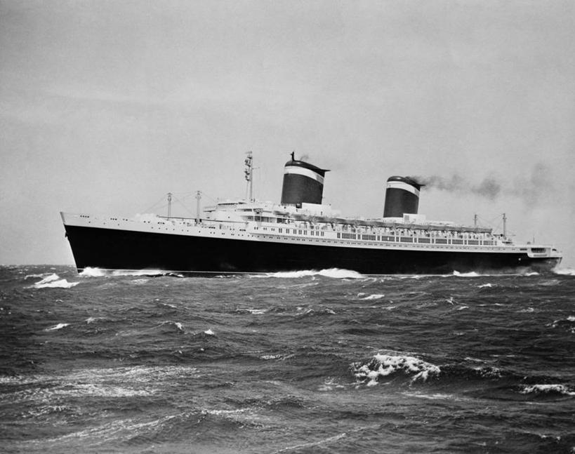 无人,横图,黑白,室外,白天,旅途,烟囱,海洋,水,船,波纹,天空,邮轮,烟,运输,摄影,迅速,团结,旅行